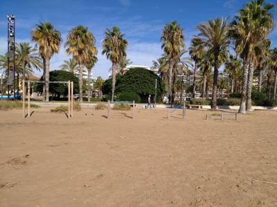 Salou instalará ocho nuevos juegos de calistenia en la playa de Levante