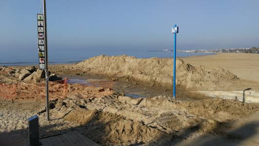 Salou mejora diversos canales de salida de aguas pluviales en la Playa Levante