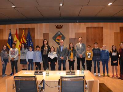 El alcalde de Salou preside la constitución del Consell Municipal d'Infància, un nuevo órgano formado por doce estudiantes de los centros escolares