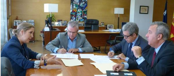 El Ayuntamiento de Salou firma un convenio con Banco de Sabadell para ayudar a los emprendedores