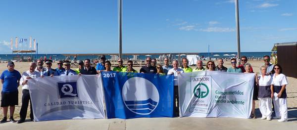 Un año más Salou iza las Banderas Azules, las Q de calidad y las ISO 14.001 en las playas del municipio