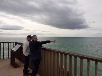 Visita al entorno natural de la Cala Morisca, en el marco de la Jornada sobre turismo en familia y sostenible