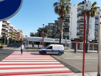 El Ayuntamiento de Salou instala el primer paso de peatones inteligente en el paseo Jaume I