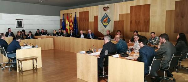 El plenario de Salou aprueba solicitar a la Generalitat la concesión de una autorización para la utilización del edificio social del puerto deportivo