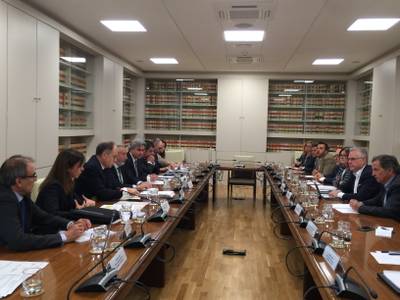 Los alcaldes arrancan el compromiso de Adif de desmantelar la vía una vez entre en funcionamiento el Corredor del Mediterráneo