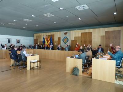 El Ayuntamiento de Salou reclama, unánimemente, a Renfe impulsar la mejora de los servicios ferroviarios en el municipio, y a Adif que acelere la ejecución de las infraestructuras pendientes