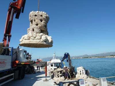 La playa de Poniente de Salou recibe seis biotopos cedidos por Repsol para favorecer la biodiversidad de la fauna marina
