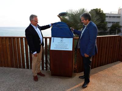 Salou renueva el parque público de la playa Capellans con trabajos de mejora integral y la instalación de un mirador