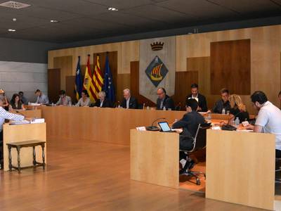 Salou aprueba la moción conjunta para que los ayuntamientos puedan modificar los espacios donde poder manifestarse