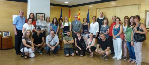 El Ayuntamiento de Salou realiza un reconocimiento a dos profesores del Santa María del Mar