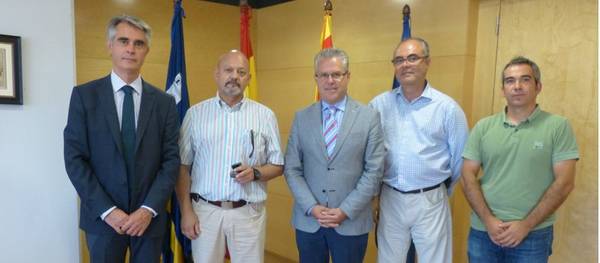 El Ayuntamiento de Salou reconoce los 25 años de trabajo en la administración de Victor Manuel Vivanco