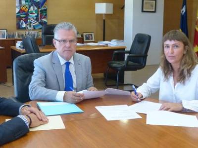 El alcalde de Salou firma un convenio con Catalunya Banc para promover la vivienda social