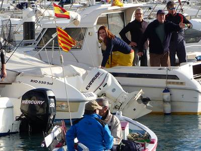La fiesta del Calamar arranca con cerca de un centenar de pescadores en las aguas de Salou