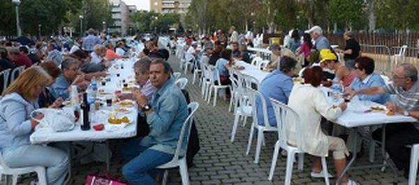 Un millar de salouenses celebran el día grande de las fiestas de la Segregación con una paella popular