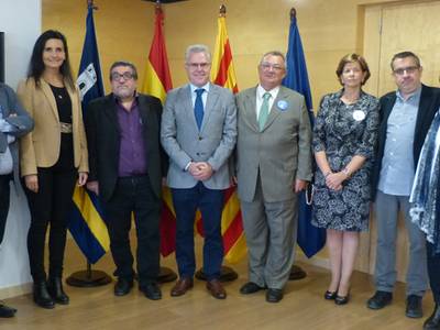 El alcalde de Salou recibe a los responsables del XVII Congreso bienal de la UECoE donde han intercambiado puntos de vista sobre el mundo de la educación