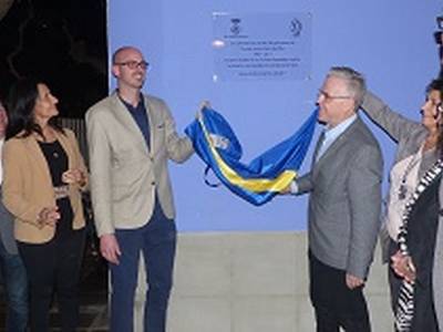 L’Escola Santa Maria del Mar enceta els actes de celebració del seu 50è aniversari descobrint una placa commemorativa