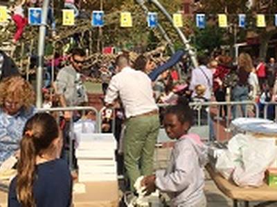 Los niños y niñas de Salou participan en la fiesta del Panellet