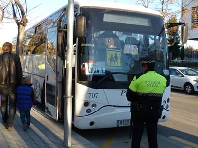 La Policía Local de Salou inicia la duodécima campaña de control del transporte escolar y de menores
