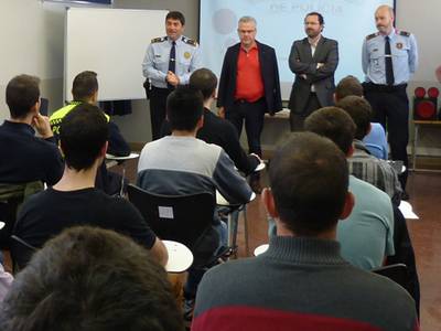 Una veintena de agentes interinos de policía de 5 municipios inician el curso de formación en Salou