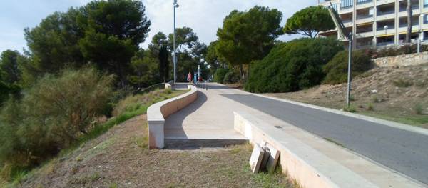 Se inician las obras de mejora de los caminos de acceso a la playa Larga de Salou