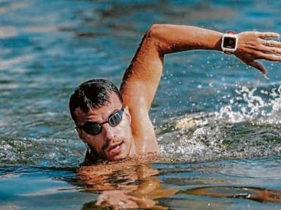 Alberto Lorente llegará a Salou, tras dar la vuelta a España, nadando