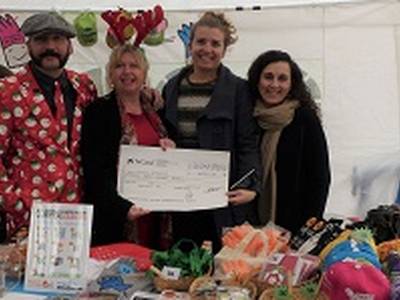 La 15ª edición de la Feria Freesia de Navidad atrae cientos de visitantes al TAS de Salou