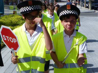Alumnos de 3º de primaria de los centros educativos de Salou visitan la comisaría de la Policía Local