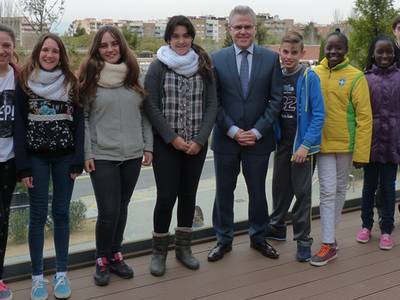 Alumnos de primero de ESO del Instituto Jaume I entrevistan al alcalde de Salou