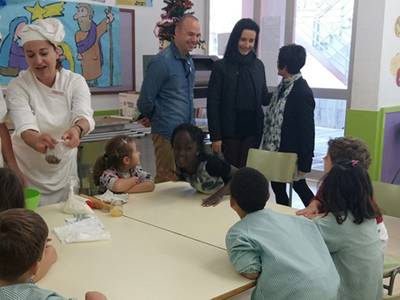 Alumnos del taller de cocina de la UEC, profesores por un día en la escuela Santa María del Mar