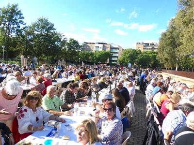 📷 GALERÍA: Cerca de un millar de personas de Salou disfrutan de la paella de hermandad del 30 de Octubre