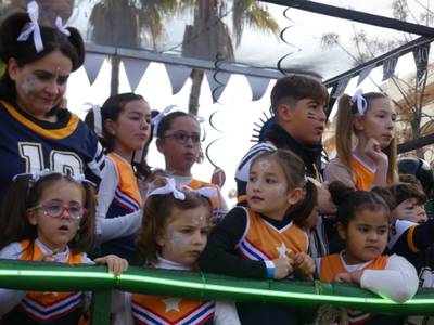 📷 Las 'collas' han ofrecido esta mañana una pequeña cata del Cós Blanc