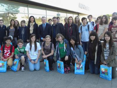El alcalde da la bienvenida a 25 alumnos de intercambio de la escuela inglesa St. Bart's