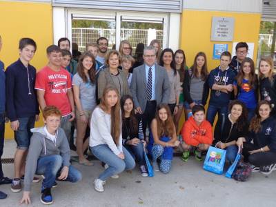 El alcalde de Salou despide a los alumnos moscovitas de intercambio en el IES Marta Mata