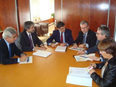 El alcalde de Salou explica el problema del barranco de Barenys al conseller de Territori de la Generalitat
