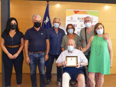 El alcalde de Salou felicita a Marcelino Marcos Franco, por sus 100 años
