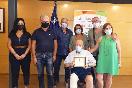 El alcalde de Salou felicita a Marcelino Marcos Franco, por sus 100 años
