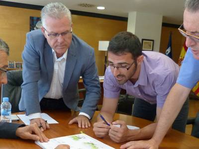 El alcalde de Salou manifiesta que "hay la máxima celeridad en la puesta en marcha del tren-tranvía y la reconversión de cercanías", para no tener que interrumpir el servicio una vez entrado en funcionamiento el Corredor