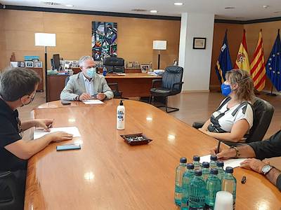 El alcalde de Salou, Pere Granados, se reúne con la nueva presidenta de la FEHT, Berta Cabré, para establecer líneas de trabajo conjuntas en el ámbito turístico
