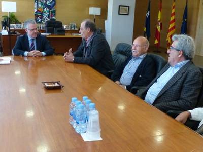 El alcalde de Salou recibe a la nueva junta del Hogar de Jubilados Esplai Salou