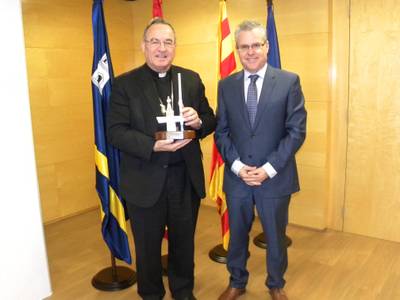 El alcalde de Salou recibe al arzobispo de Tarragona, Jaume Pujol