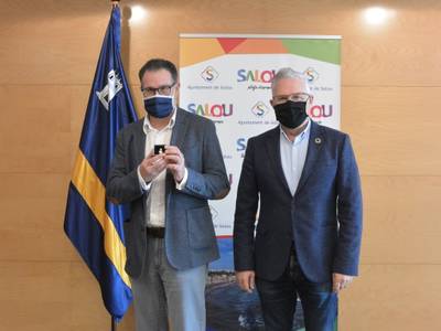 El alcalde de Salou reconoce la trayectoria laboral de 25 años en la Administración local de Miguel Ángel Gómez Doblado