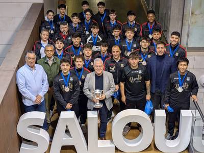 El alcalde de Salou reconoce los jóvenes deportistas del municipio