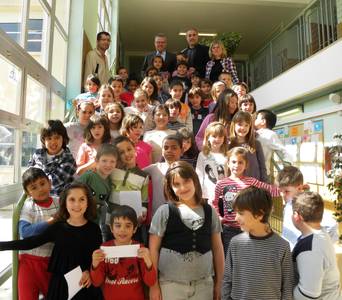 El Alcalde de Salou responde a las preguntas de los niños de la Escuela Europa y los jóvenes de la UEC