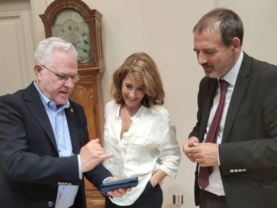 El alcalde de Salou se reúne con la ministra de Transportes