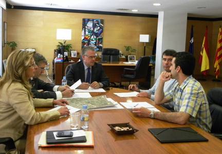 El alcalde de Salou se reúne con los vecinos de Barenys para informarles sobre el proyecto de desvío del Barranco
