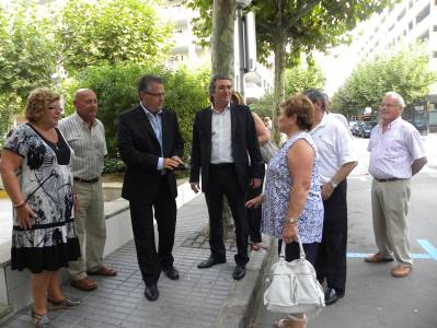 El alcalde de Salou visita a los vecinos de la Calle Lleida