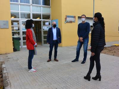 El alcalde de Salou y la concejala de Servicios Educativos se reúnen con el equipo directivo de la Escuela Europa