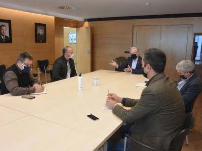 El alcalde Granados se reúne con diversas asociaciones de vecinos de Salou para presentar y debatir propuestas de mejora para la calidad de vida de sus residentes y de su zona de influencia, dentro del área urbana