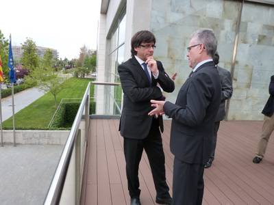 El alcalde insta al presidente Puigdemont a seguir adelante con el proyecto de BCN World y le brinda todo el apoyo institucional
