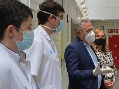 El alcalde Pere Granados felicita a los profesionales del Centro de Alta Resolución de Salou (CAR) por el buen trabajo, realizado durante la pandemia de la COVID-19
